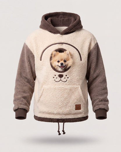 Sudadera KangaPaw con un pomerania asomando del bolsillo
